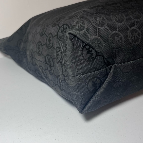 Michael Kors Bennet Large Black Tote - Picture 6 of 13